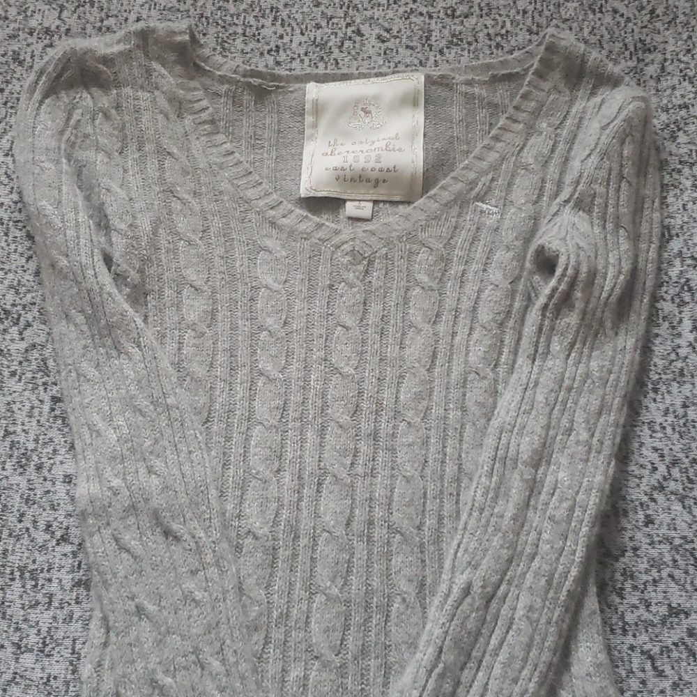 Abercrombie & Fitch Gray Cable Knit Sweater